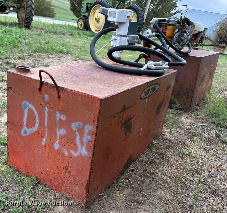 image for item KL9109 (2) fuel tanks