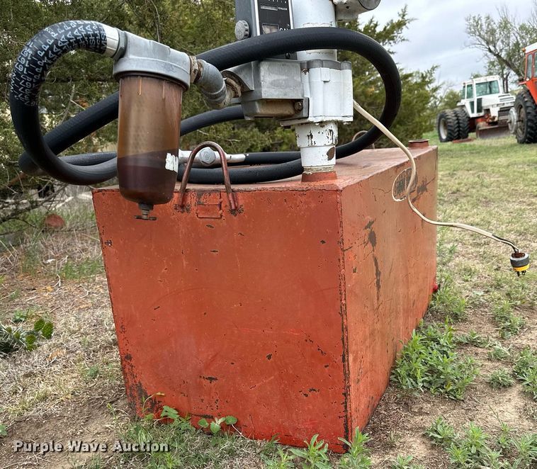 image for item KL9109 (2) fuel tanks