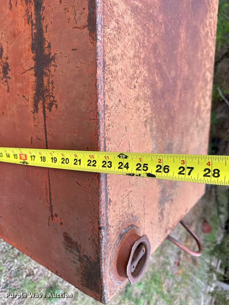 image for item KL9109 (2) fuel tanks