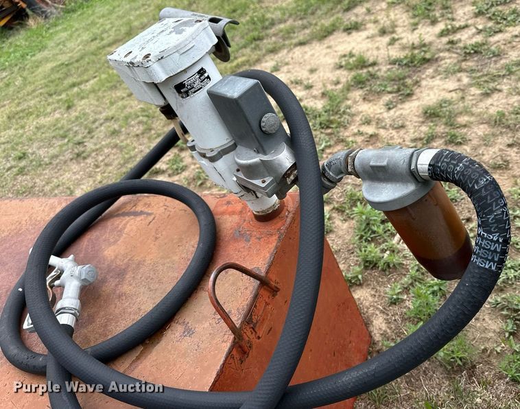 image for item KL9109 (2) fuel tanks