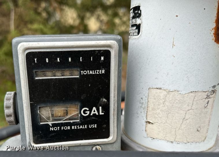 image for item KL9109 (2) fuel tanks