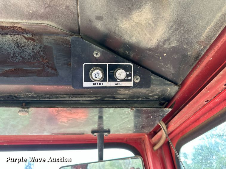 image for item KL9112 Massey Ferguson 1135  tractor