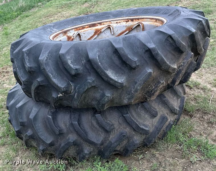 image for item KL9112 Massey Ferguson 1135  tractor