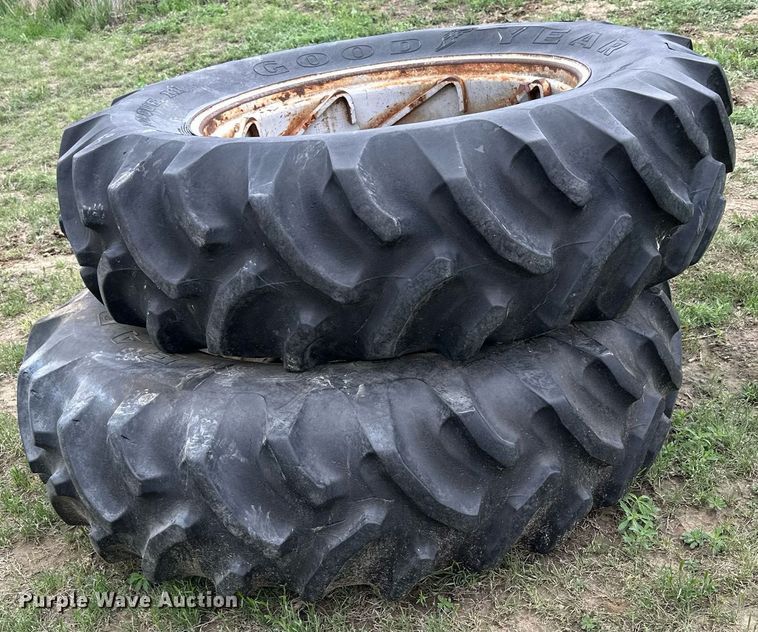 image for item KL9112 Massey Ferguson 1135  tractor