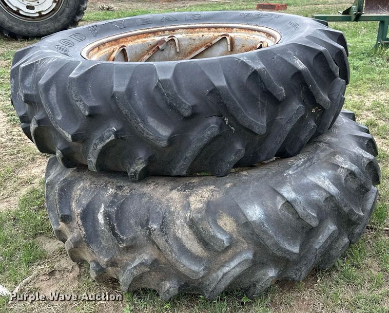 image for item KL9112 Massey Ferguson 1135  tractor