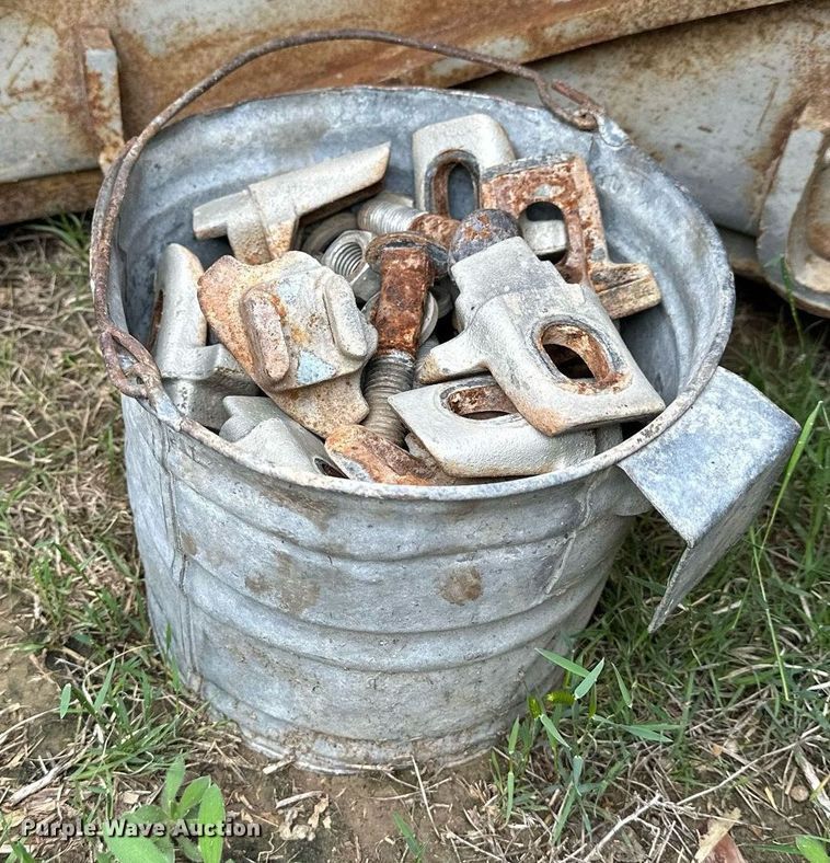 image for item KL9112 Massey Ferguson 1135  tractor