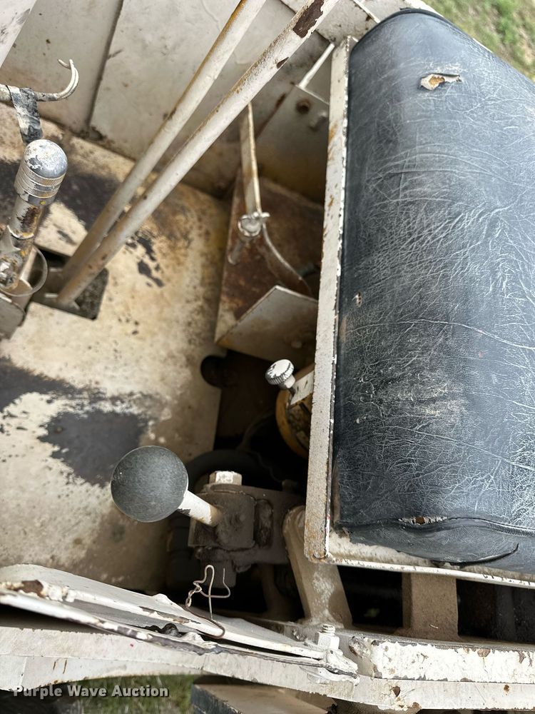 image for item KL9113 Hough HA  loader