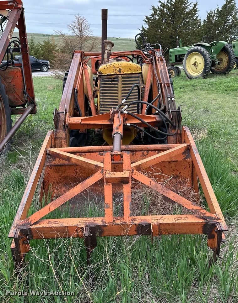 image for item KL9116 Minneapolis Moline UTS  tractor