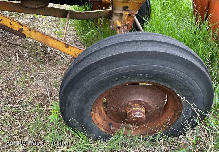 image for item KL9116 Minneapolis Moline UTS  tractor