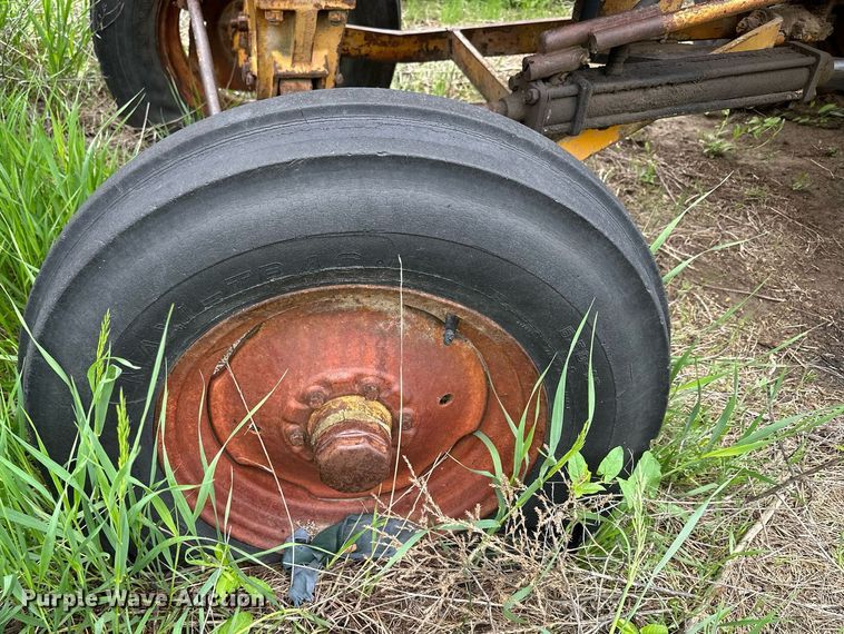 image for item KL9116 Minneapolis Moline UTS  tractor