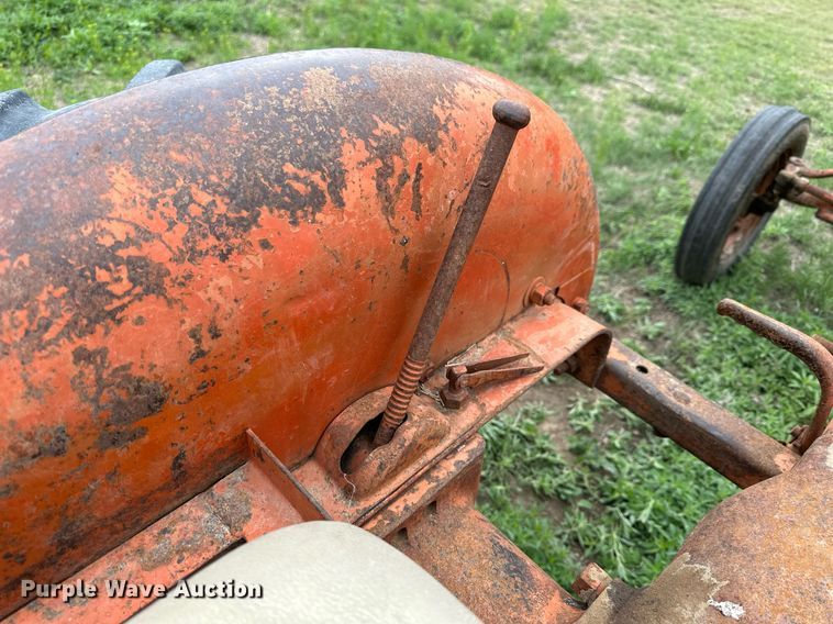 image for item KL9117 1943 Allis-Chalmers B  tractor