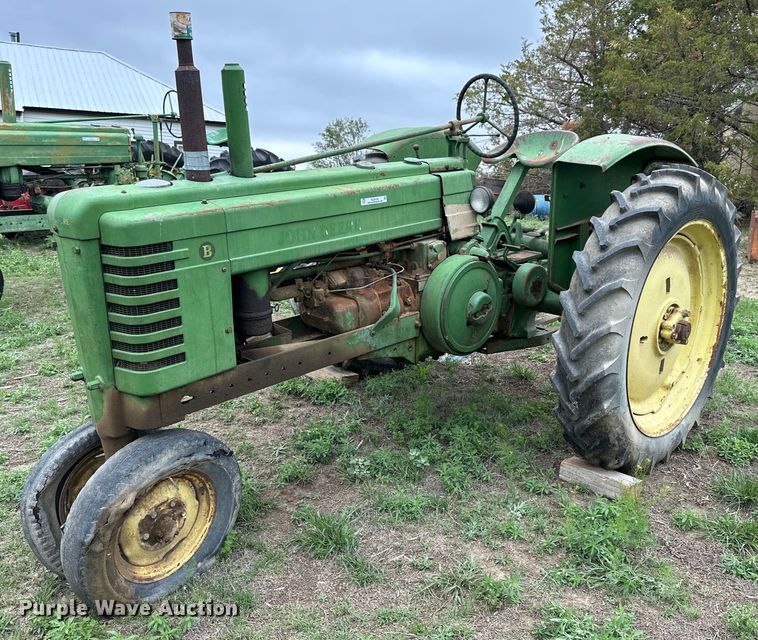 image for item KL9118 1946 John Deere B  tractor