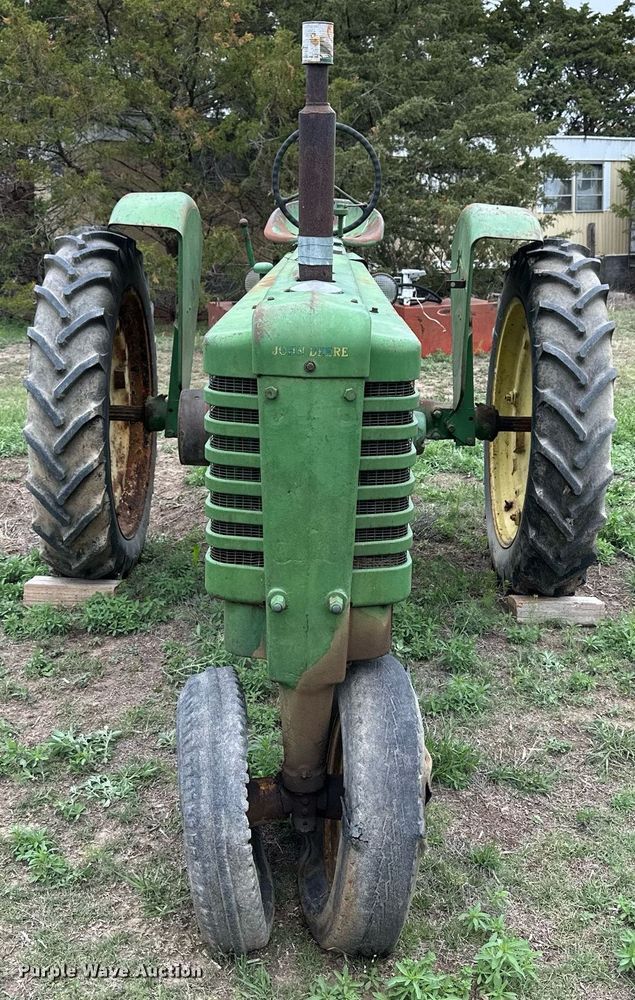 image for item KL9118 1946 John Deere B  tractor