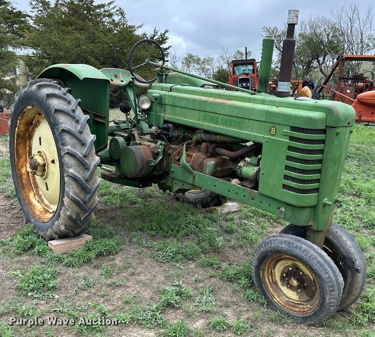 image for item KL9118 1946 John Deere B  tractor