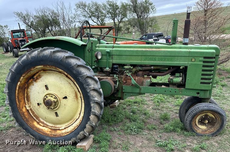 image for item KL9118 1946 John Deere B  tractor