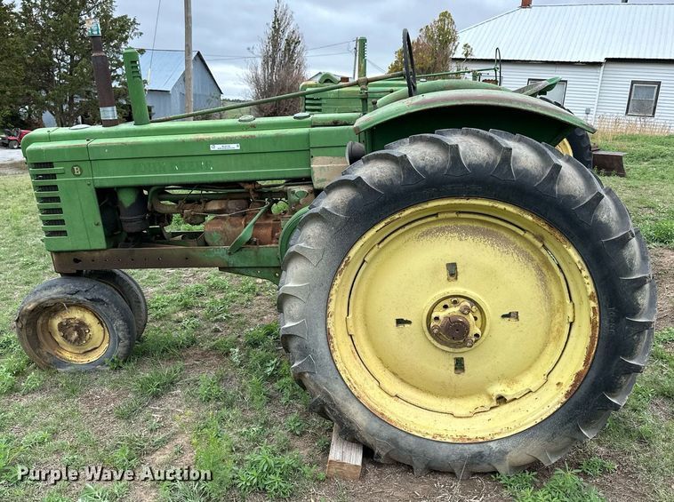 image for item KL9118 1946 John Deere B  tractor