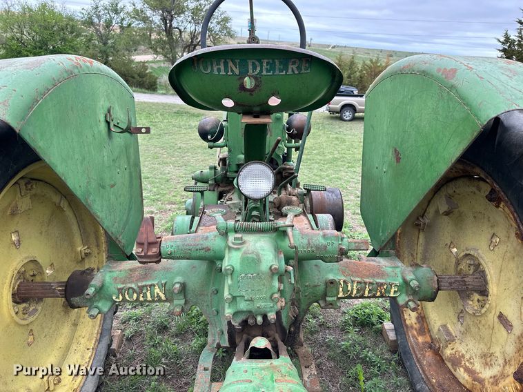 image for item KL9118 1946 John Deere B  tractor