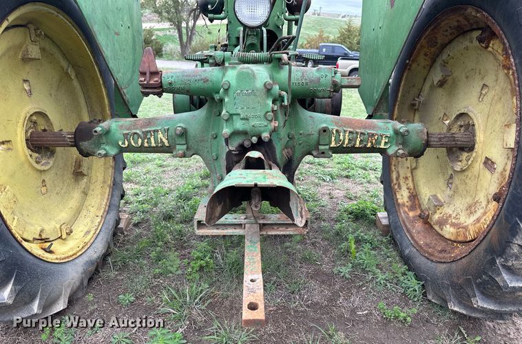 image for item KL9118 1946 John Deere B  tractor