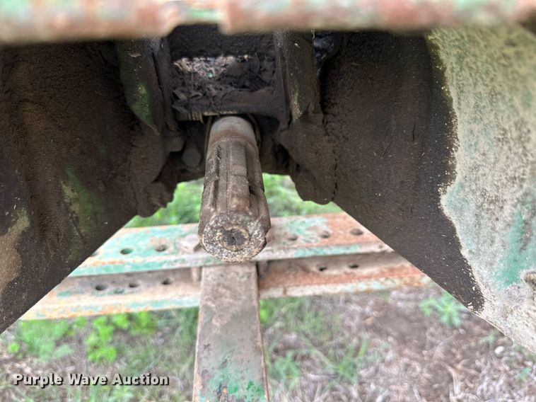 image for item KL9118 1946 John Deere B  tractor