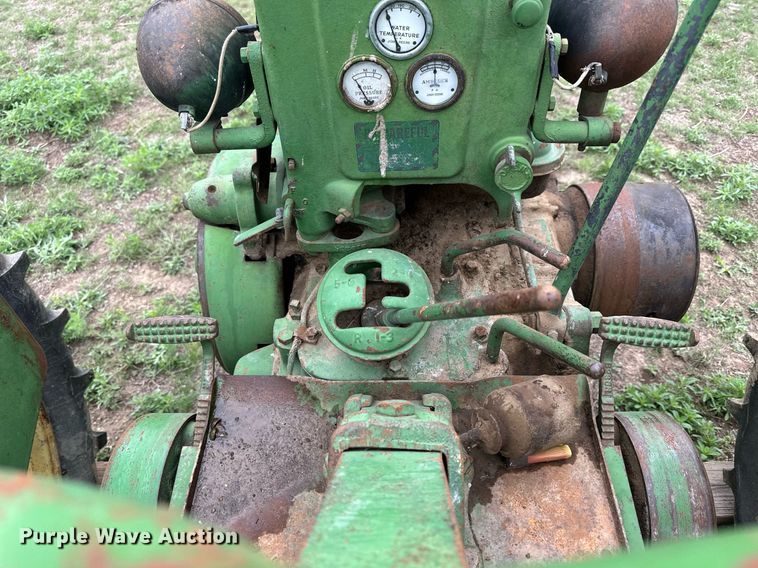 image for item KL9118 1946 John Deere B  tractor