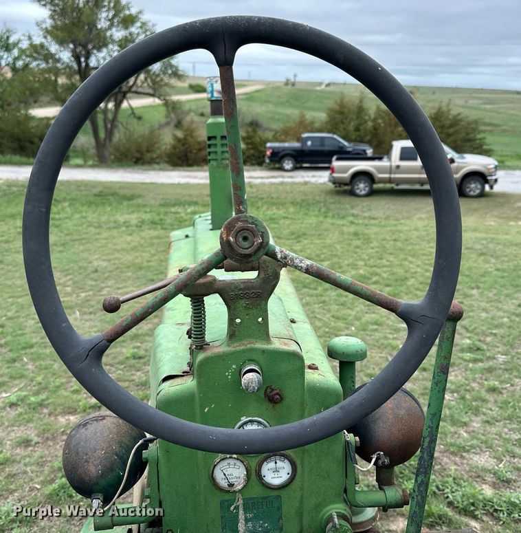 image for item KL9118 1946 John Deere B  tractor