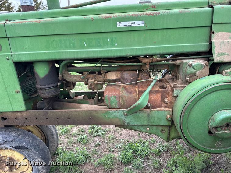 image for item KL9118 1946 John Deere B  tractor