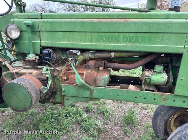 image for item KL9118 1946 John Deere B  tractor