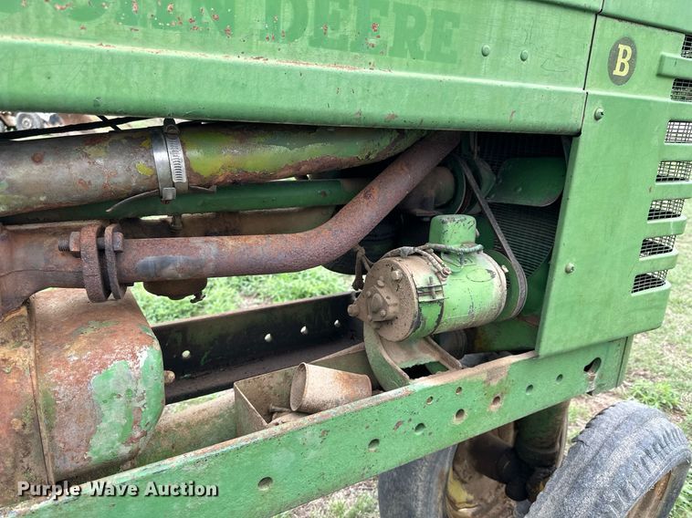 image for item KL9118 1946 John Deere B  tractor