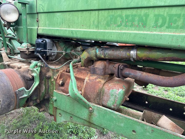 image for item KL9118 1946 John Deere B  tractor