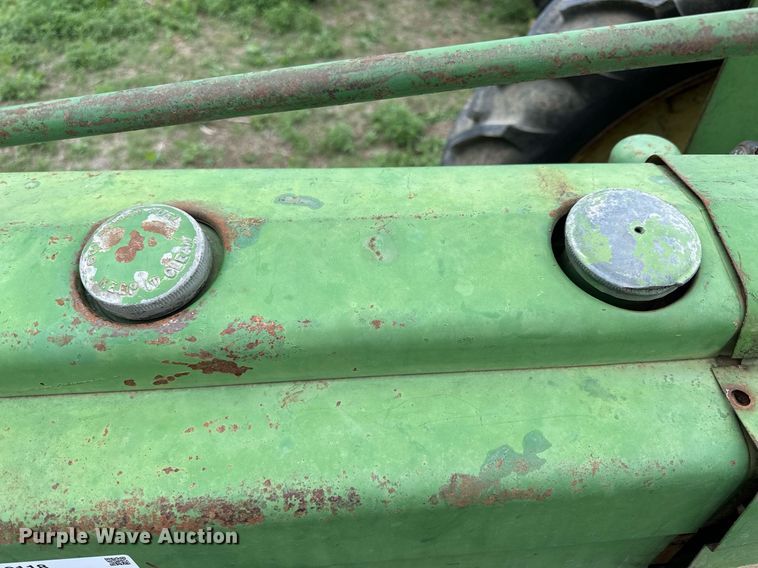 image for item KL9118 1946 John Deere B  tractor