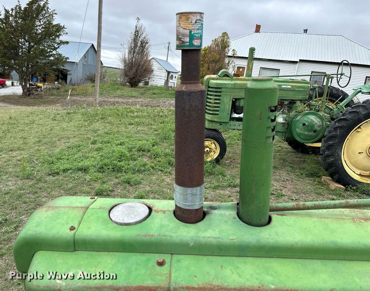 image for item KL9118 1946 John Deere B  tractor