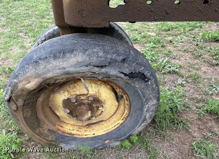 image for item KL9118 1946 John Deere B  tractor