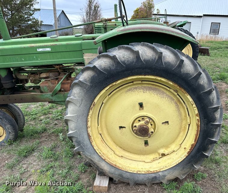 image for item KL9118 1946 John Deere B  tractor