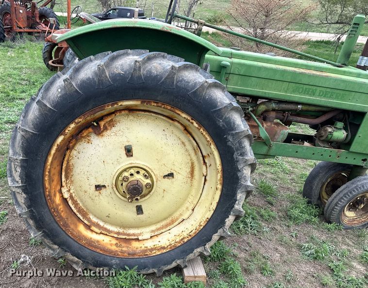 image for item KL9118 1946 John Deere B  tractor