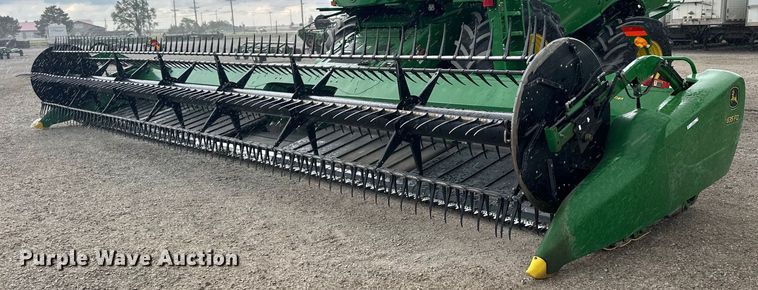 image for item KL9122 2017 John Deere 635FD HydraFlex  flex draper head