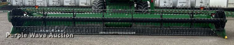image for item KL9122 2017 John Deere 635FD HydraFlex  flex draper head