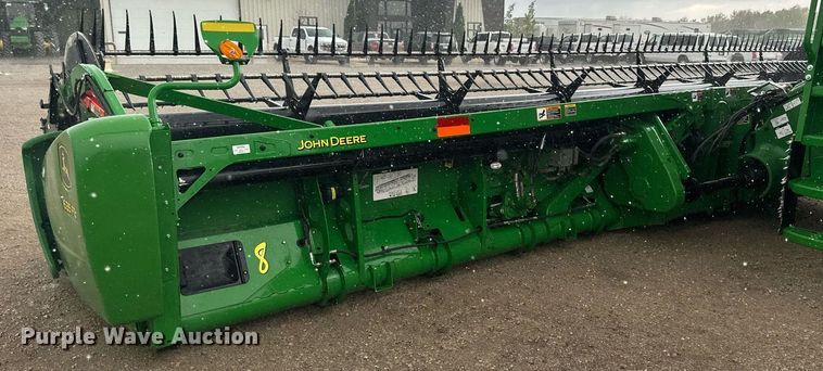 image for item KL9122 2017 John Deere 635FD HydraFlex  flex draper head