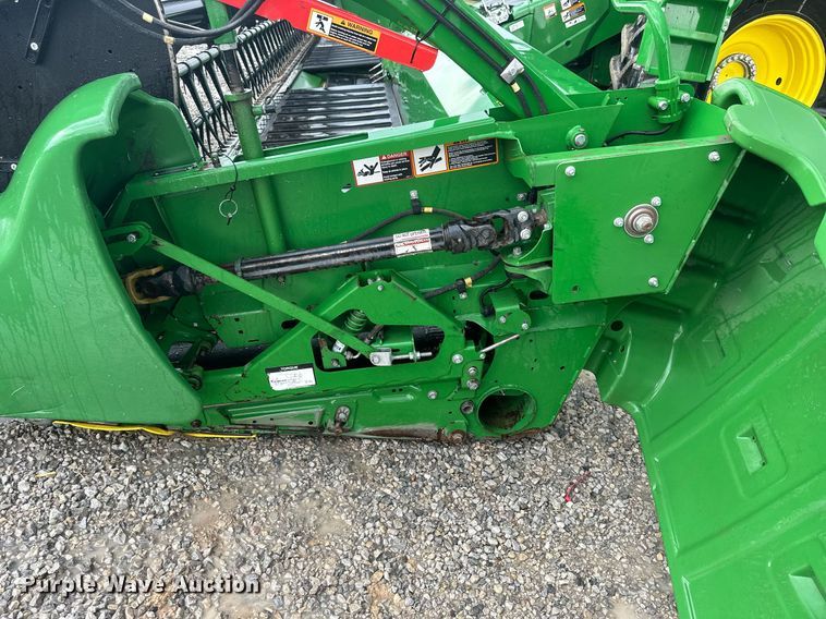 image for item KL9122 2017 John Deere 635FD HydraFlex  flex draper head