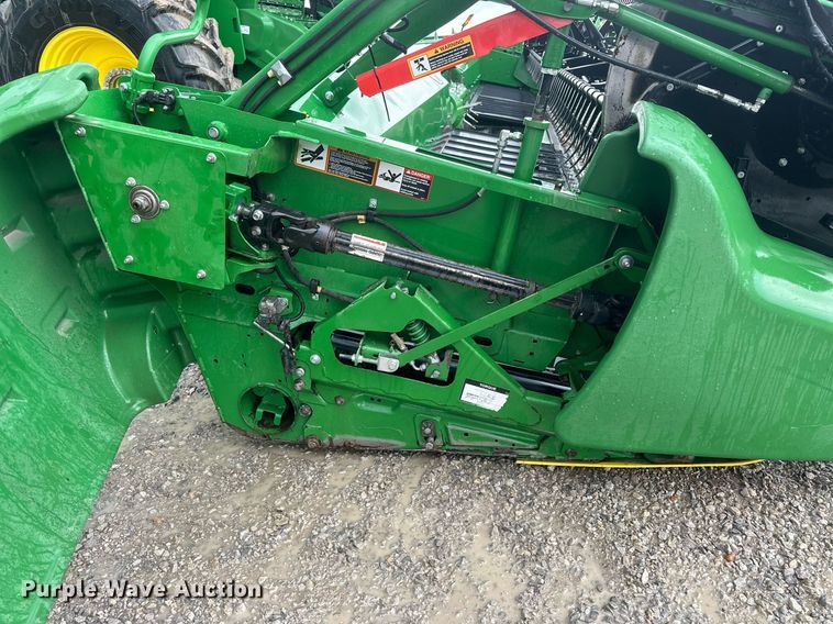 image for item KL9122 2017 John Deere 635FD HydraFlex  flex draper head