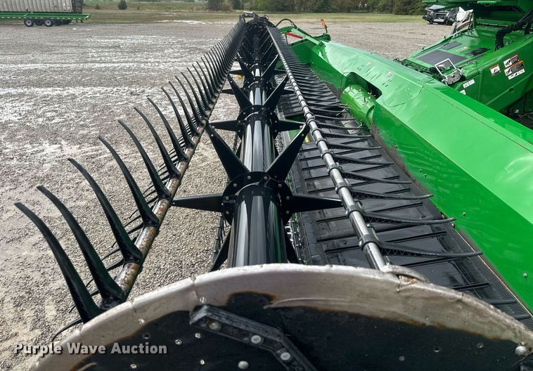 image for item KL9122 2017 John Deere 635FD HydraFlex  flex draper head