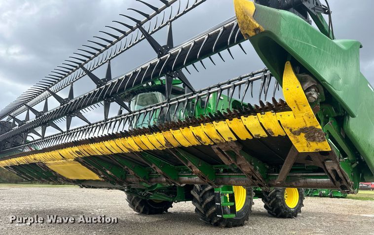 image for item KL9122 2017 John Deere 635FD HydraFlex  flex draper head