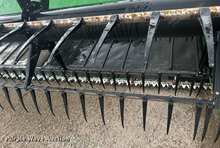 image for item KL9122 2017 John Deere 635FD HydraFlex  flex draper head