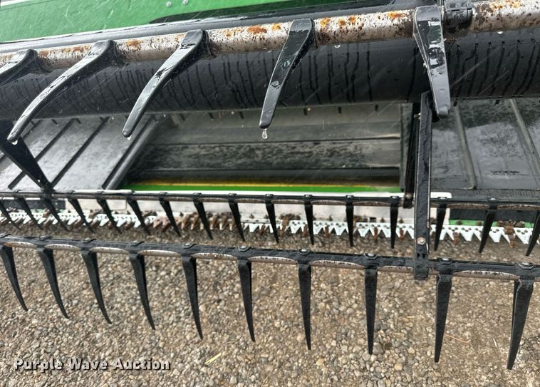 image for item KL9122 2017 John Deere 635FD HydraFlex  flex draper head
