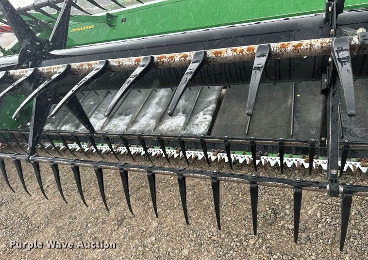 image for item KL9122 2017 John Deere 635FD HydraFlex  flex draper head