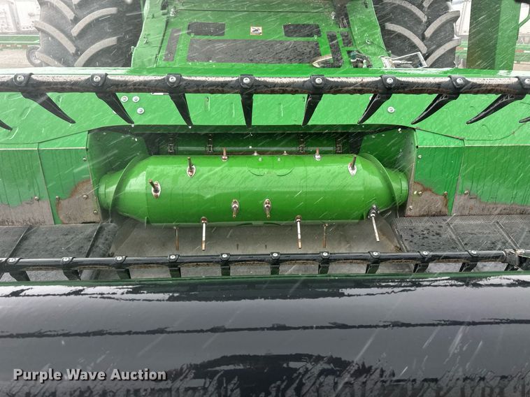 image for item KL9122 2017 John Deere 635FD HydraFlex  flex draper head