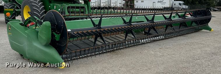 image for item KL9123 2017 John Deere 635FD HydraFlex  flex draper head
