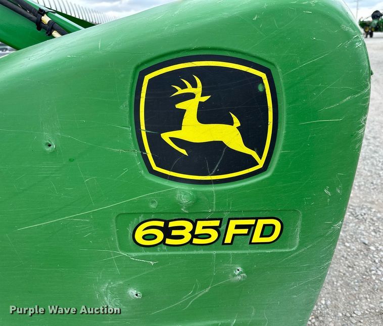 image for item KL9123 2017 John Deere 635FD HydraFlex  flex draper head