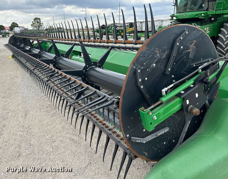image for item KL9123 2017 John Deere 635FD HydraFlex  flex draper head