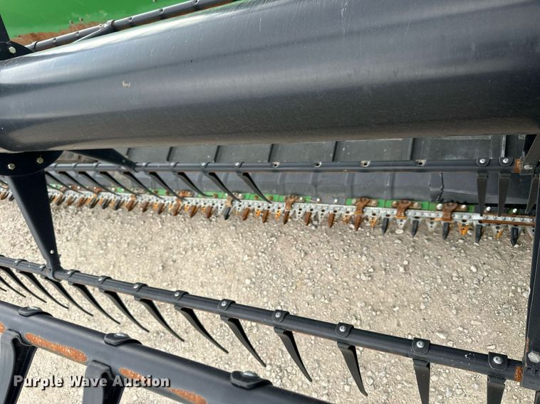 image for item KL9123 2017 John Deere 635FD HydraFlex  flex draper head