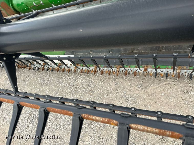 image for item KL9123 2017 John Deere 635FD HydraFlex  flex draper head